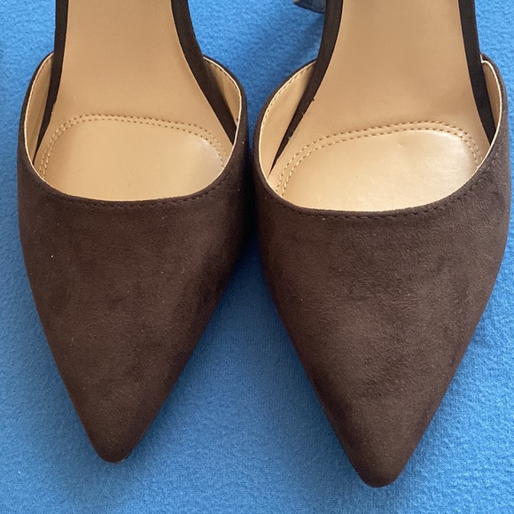 New very classic and elegant shoes with 4” heels by Unisa size 9 - Picture 11 of 16